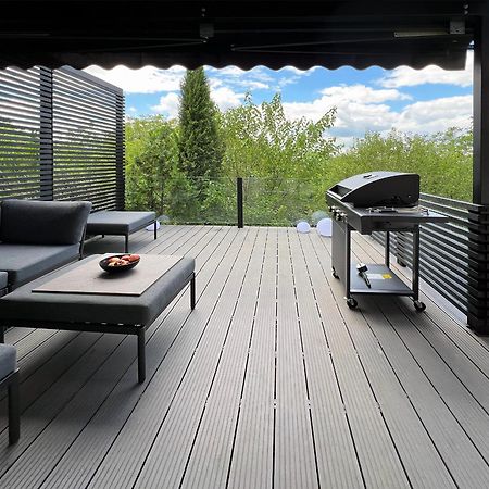 Pergola House In A Green Oasis With Fantastic View Leilighet Petrovaradin Eksteriør bilde