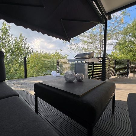 Pergola House In A Green Oasis With Fantastic View Leilighet Petrovaradin Eksteriør bilde