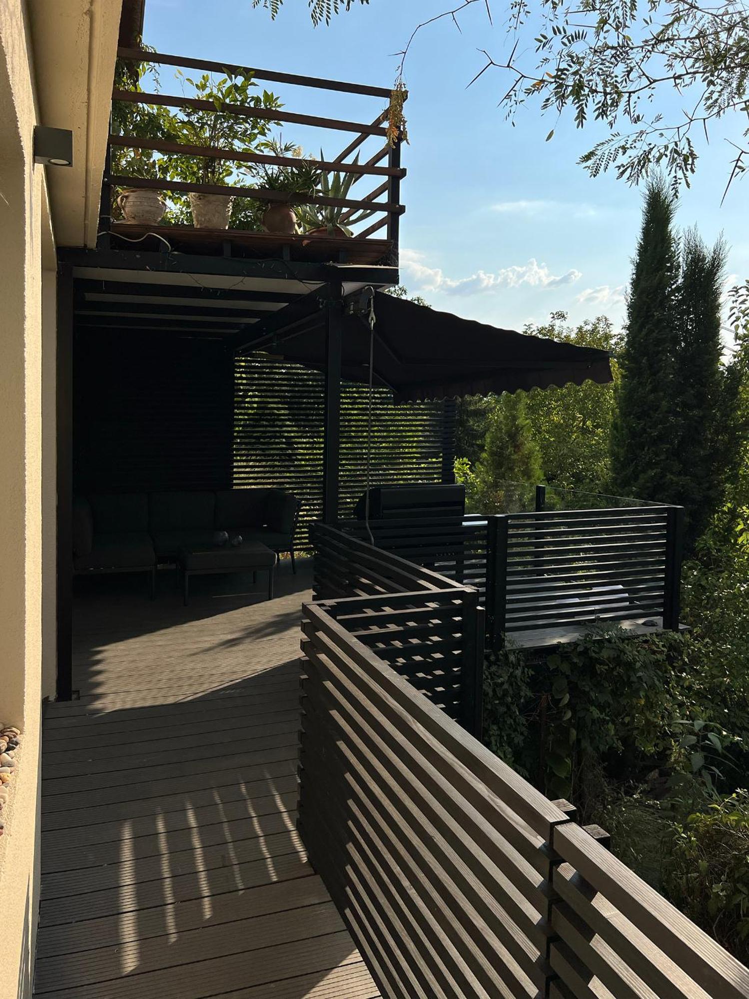 Pergola House In A Green Oasis With Fantastic View Leilighet Petrovaradin Eksteriør bilde